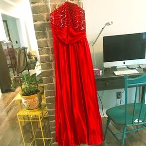 Stunning red sequined dress
